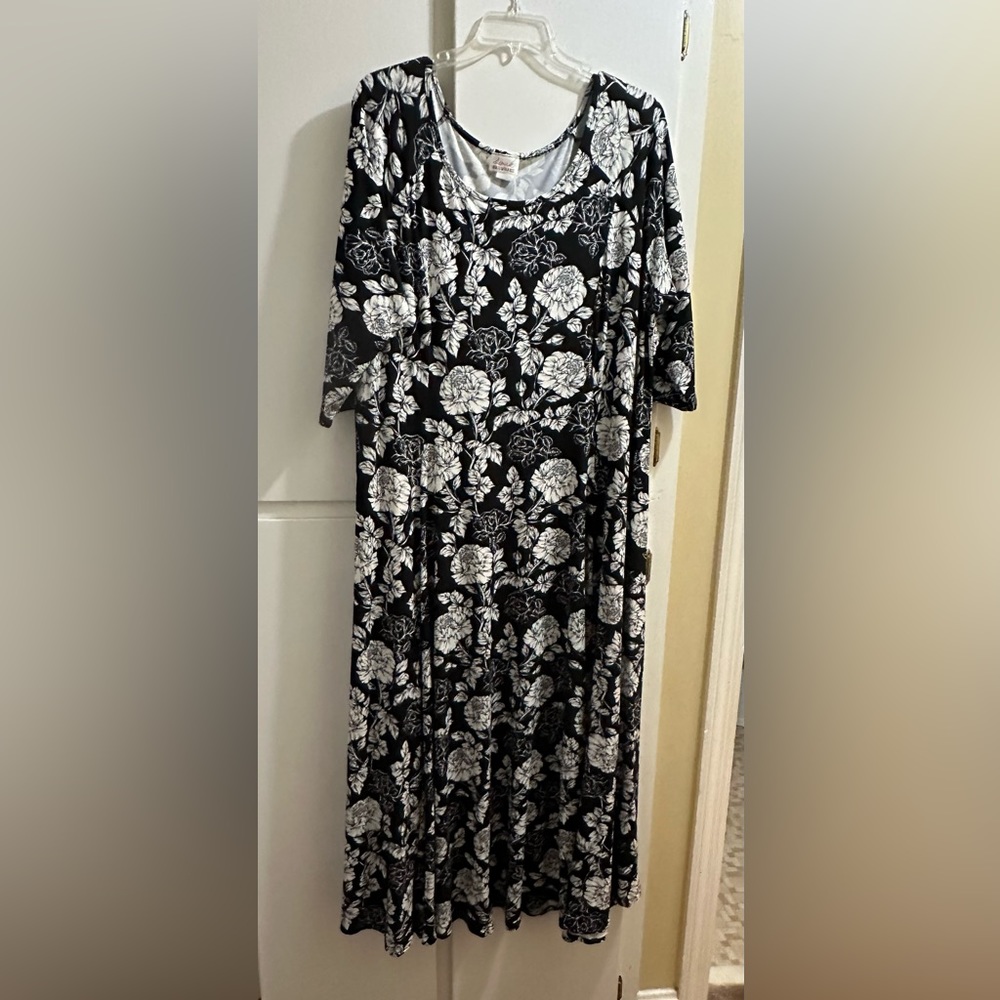 SWAK sz 4x black & white maxi dress